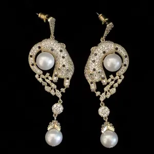 A HIGHLY DETAILED PAIR OF DRAPING LEOPARD EARRINGS