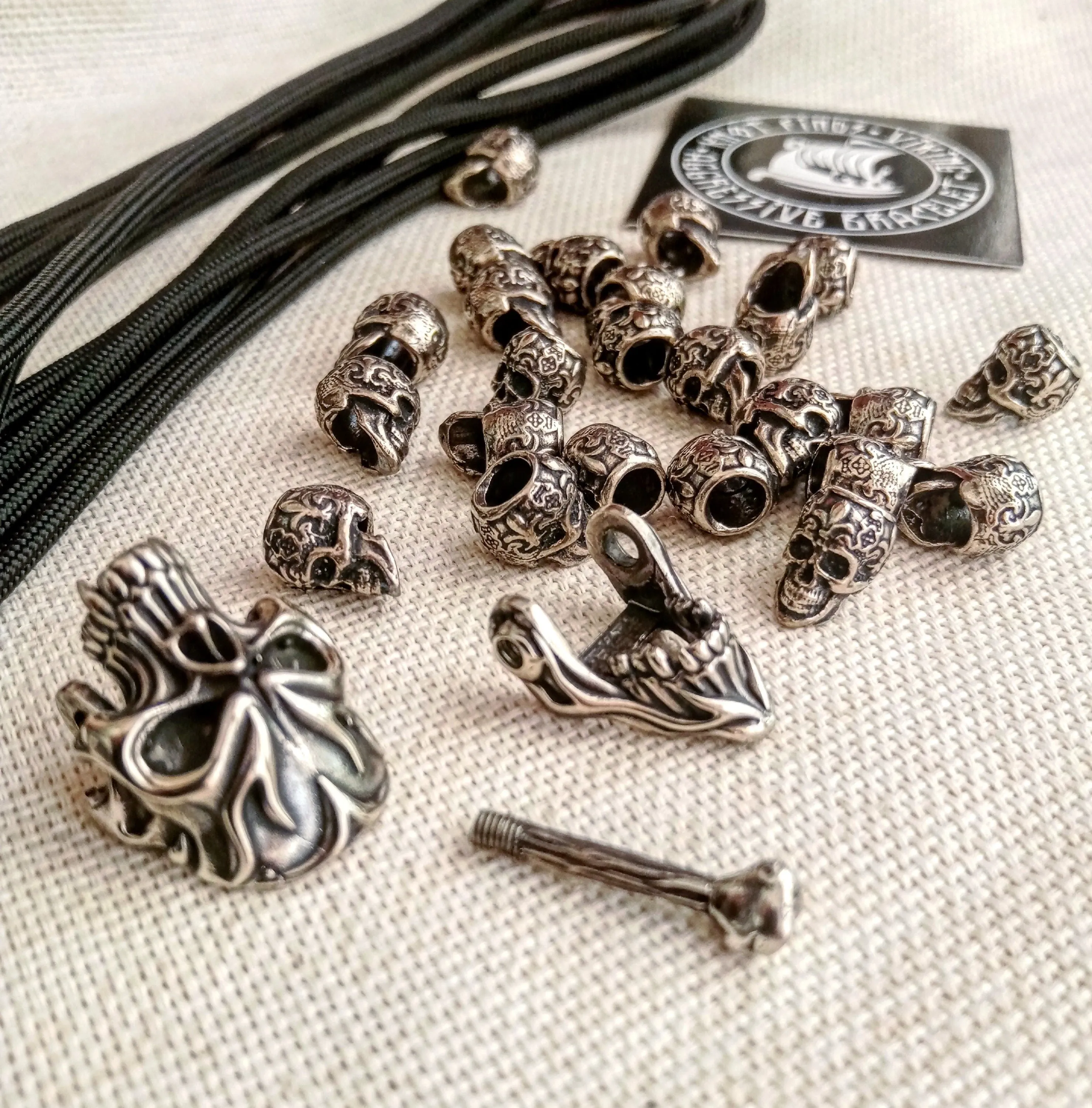 Celtic steel beads, SKULL, ua tactical paracord 550. Set for weaving a bracelet from paracord.  DIY gift.  Do it yourself.