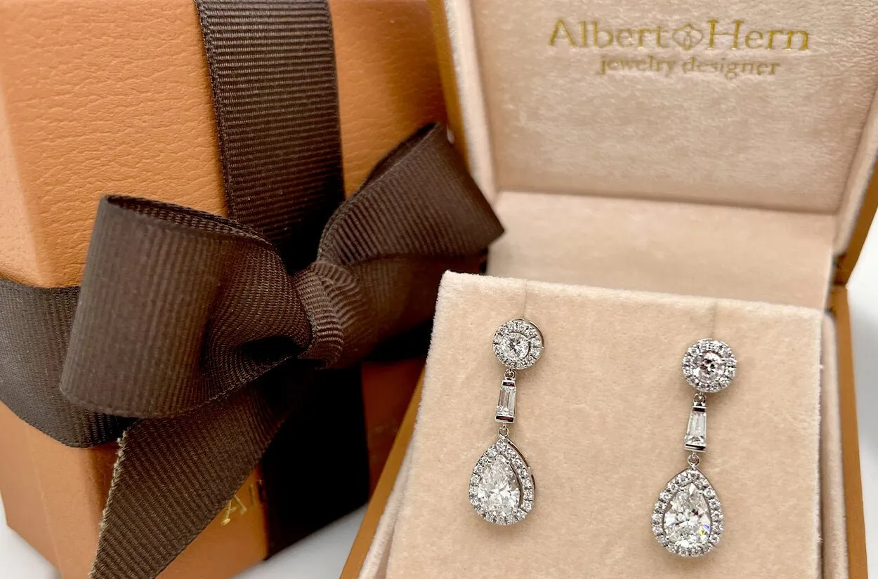 Earrings 18kt Gold Teardrop GIA Diamonds Dangle Studs