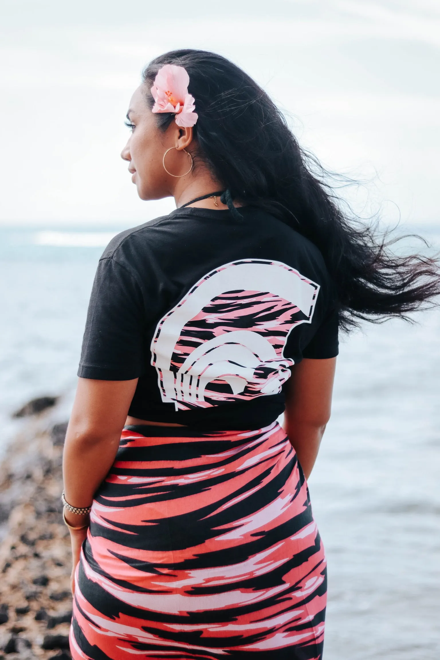 PO'O KIKA AKALA Premium Tee