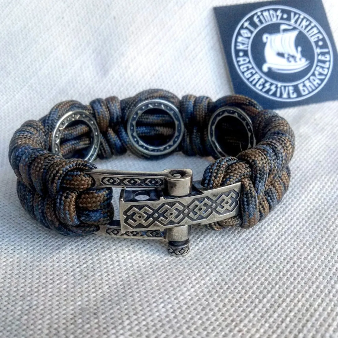 Set for weaving a bracelet from paracord.  DIY gift.  Do it yourself. Celtic bracelet VIKING PROTECTIVE amulet.