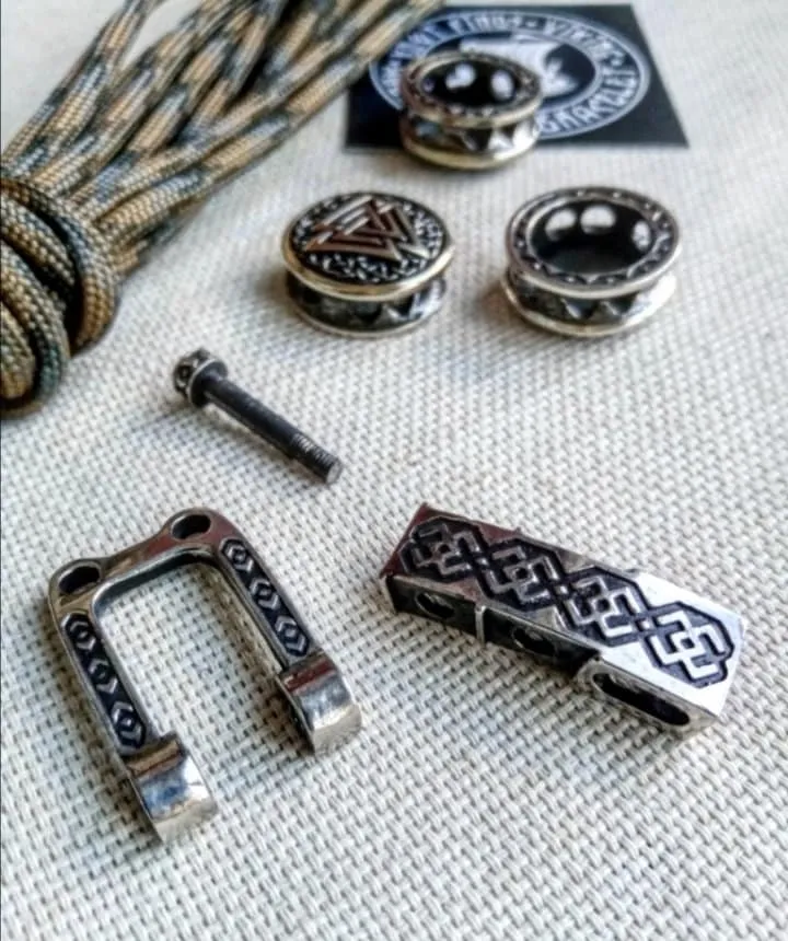 Set for weaving a bracelet from paracord.  DIY gift.  Do it yourself. Celtic bracelet VIKING PROTECTIVE amulet.