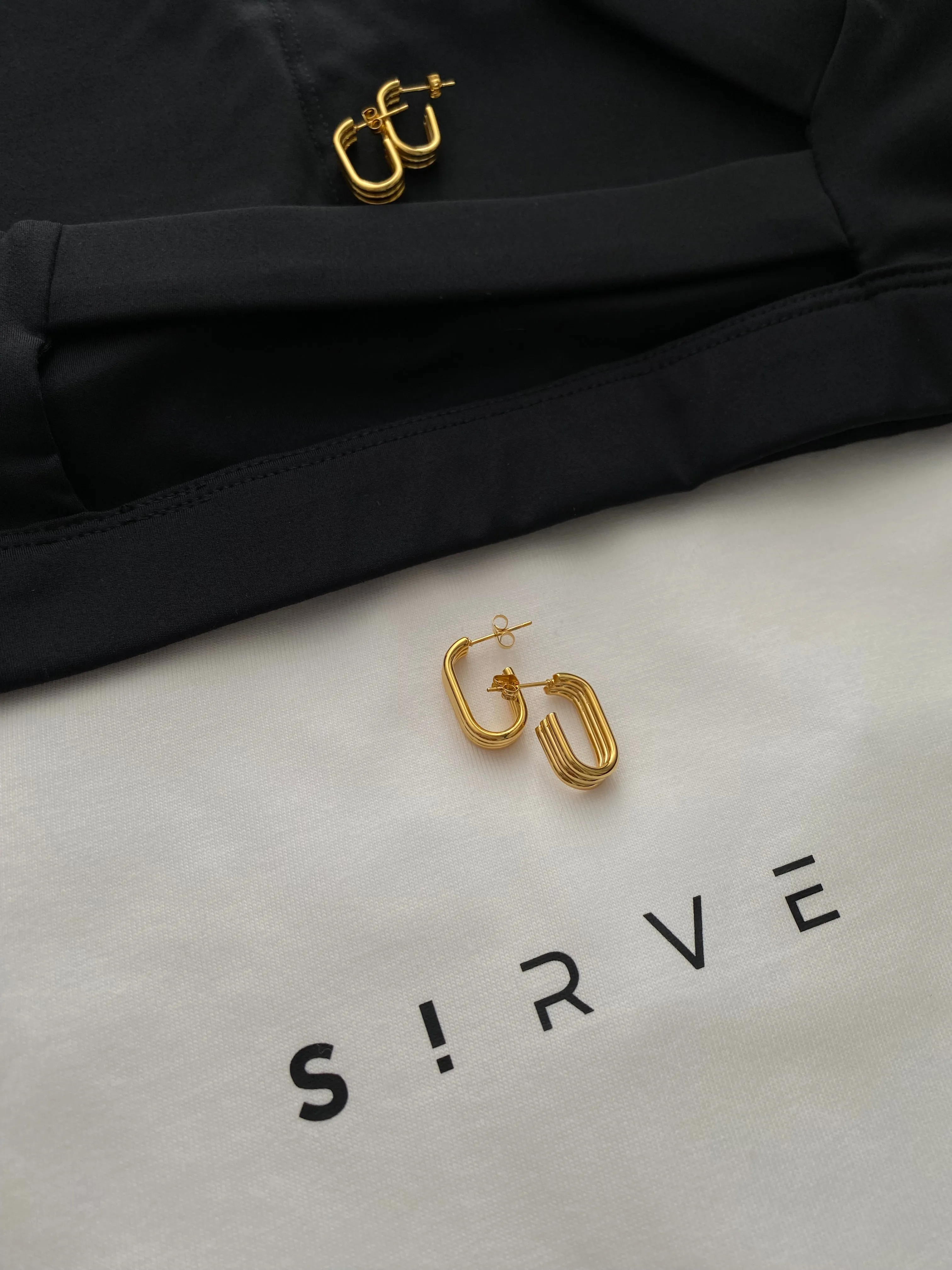 Stylish runner earrings