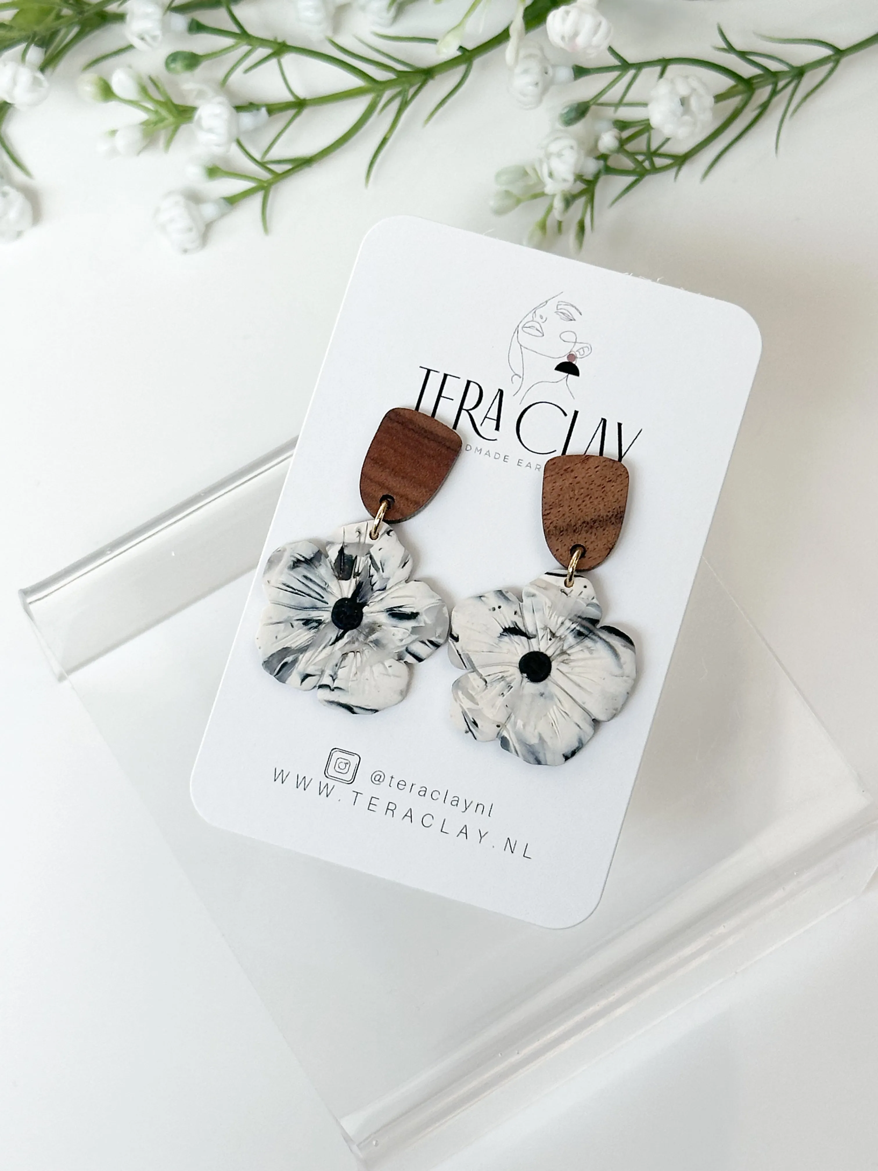 The Neutral Flower Dangles